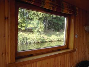Cozy Boat in Merkem near Lake