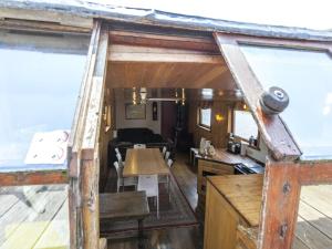 Cozy Boat in Merkem near Lake