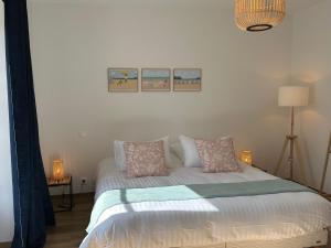 Maisons de vacances Gite Yvre-l'Eveque, 7 pieces, 15 personnes - FR-1-410-396 : photos des chambres