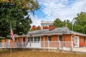 Spacious Harbor Stay - Oxon Hill