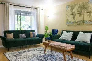 Gorgeous Entire House + Parking - Beaverton