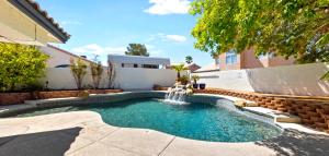 Ultimate Vacation: A Luxurious Oasis with a Pool!