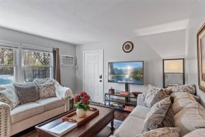 Tranquil 2BR Apt Mpls - 8073 Apt 1