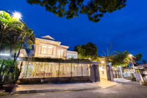 19 Hồ Quý Ly, bãi sau