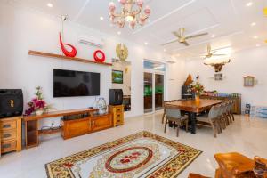 19 Hồ Quý Ly, bãi sau