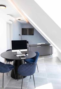 Luxury Cozy 2 BDR Downtown Apt.6