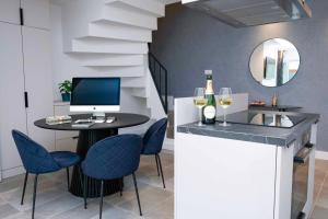 Luxury Cozy 2 BDR Downtown Apt.6