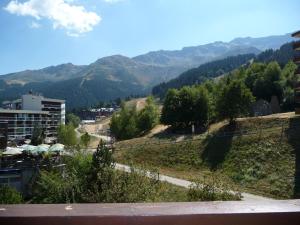 Appartements 2 Pieces, skis aux pieds, proche commerces avec balcon. Capacite 6 pers, animaux non admis - FR-1-771-11 : photos des chambres