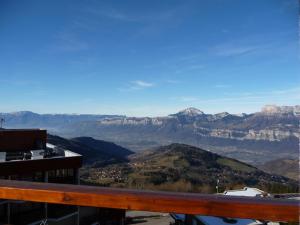 Studio cosy 3e étage, vue vallée, skis aux pieds - FR-1-771-41