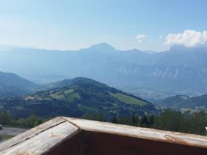 Studio rénové au pied des pistes avec balcon - FR-1-771-49