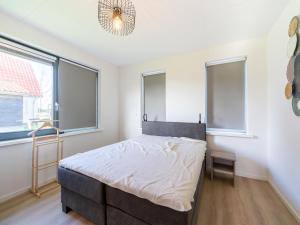 Holiday Home in Scherpenisse near Nature Reserve