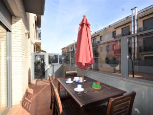 Apartamento en Sant Pere Pescador: 3 habitaciones, AA, jardín y piscina comunitarios - ES-89-122