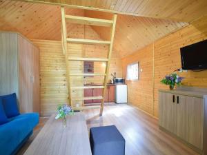 Cozy holiday cottages close to the beach, azy