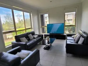 5 bedroom luxurious house in Marsden Park - Schofields