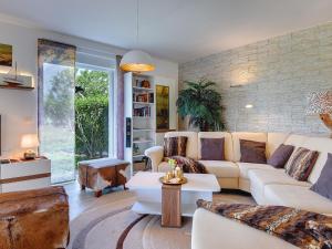 Villa in Novigrad with Pool near Beach