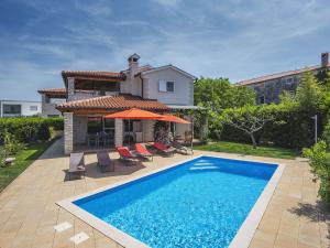 Villa in Novigrad with Pool near Beach