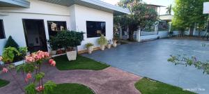 Seaview Residence Garden Room1