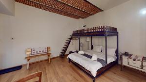 Folkloric loft - Ulita Romaneasca (brown)