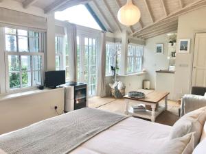 Coastal Chic waterfront studio