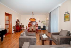 Apartment Baratashvili street