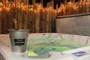 ZenHouse SpaInsideOutside* * * * - 欧丹库尔