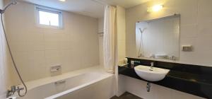 Phòng Tháp 1 Plus Cho 3 Người (Tower 1 Plus Triple Room)