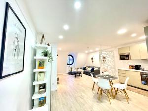 Ultracentral modern city view apartment