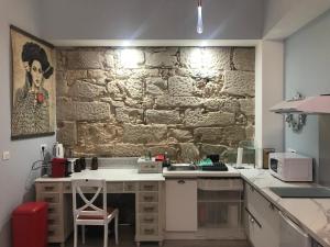 L'Apothicaire, centre historique, climatisation, fibre, ESS, rez-de-chaussée, BedinShop - 3hvězdičkové hotely ve městě Romans-sur-Isère