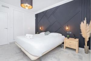 BHost - Marina Banus