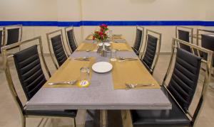 Treebo Royal Orbit, Metropoliton