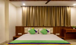 Treebo Royal Orbit, Metropoliton