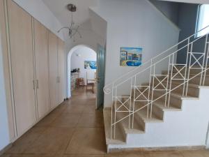 Villa Galini with Private Pool & Incredible Views, Ipsos