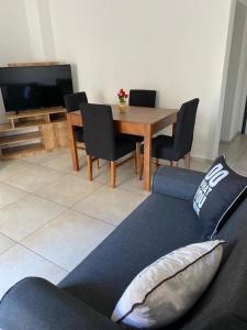 Loano I - Confort Moderno en Primer Piso con acceso por escalera!