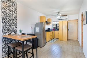Stunning 2 bedroom, 2 bathroom condo just a 5 minute drive to the beach