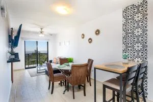 Stunning 2 bedroom, 2 bathroom condo just a 5 minute drive to the beach - 埃尔普埃夫利托