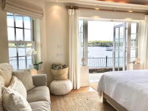 Waterfront Chic Studio