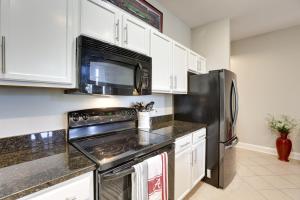 Tuscaloosa Condo Steps to Bryant-Denny Stadium!