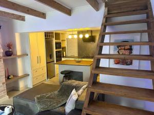 Lemon House Modern duplex by UCT