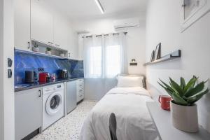 Tiny Apartment(12sqm) in Ilion close to Petroupoli