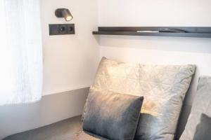 Tiny Apartment(12sqm) in Ilion close to Petroupoli