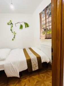 two-bedroom flat near Pompidou Centre