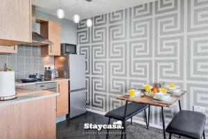 Luxury Sportcity Suite Amazing Views with Parking