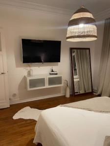 Appartements Grand appartement entier en hyper centre a 10 minutes de lille, metro a 50m et la gare de Tourcoing et a 900m et parking a proximite : photos des chambres