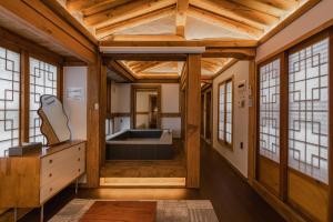 Luxury Hanok Subtle Grace - Villas, Seoul