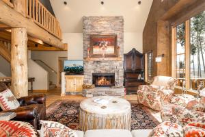 4 Full Moon by Moonlight Basin Lodging