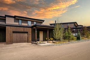 12A Treeline Springs