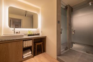 Luxury Hanok Alley Haven