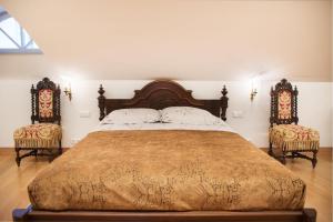 Luxury Medieval 2 Storey apartment with Antique Furniture in Old Town