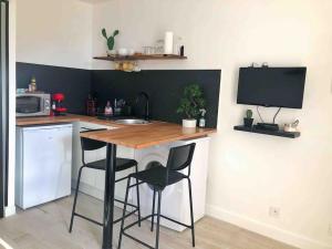 Rez de jardin climatisé, cosy, avec parking à Sanary - Les Amirantes