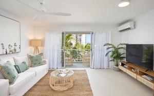 Main Beach Coastal Apartment